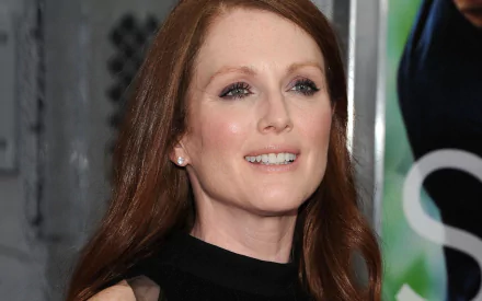 HD desktop wallpaper featuring British actress and celebrity Julianne Moore smiling at an event.