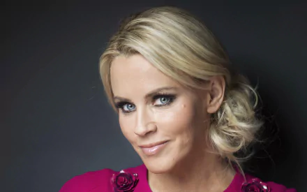 model American Celebrity Jenny McCarthy HD Desktop Wallpaper | Background Image
