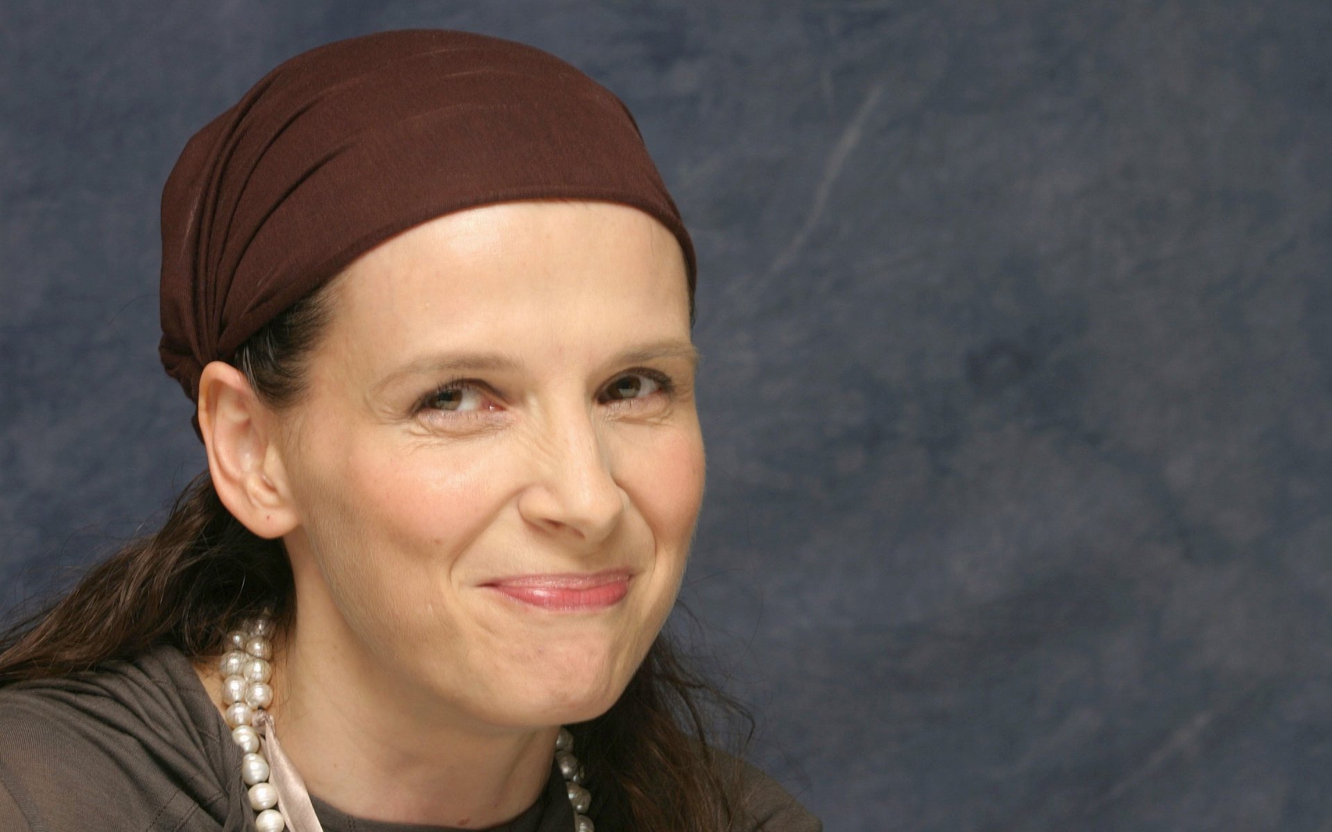 Download French Actress Celebrity Juliette Binoche HD Wallpaper