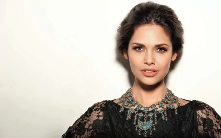 Indian actress Celebrity Esha Gupta HD Desktop Wallpaper | Background Image
