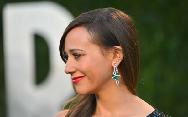 American actress Celebrity Rashida Jones HD Desktop Wallpaper | Background Image