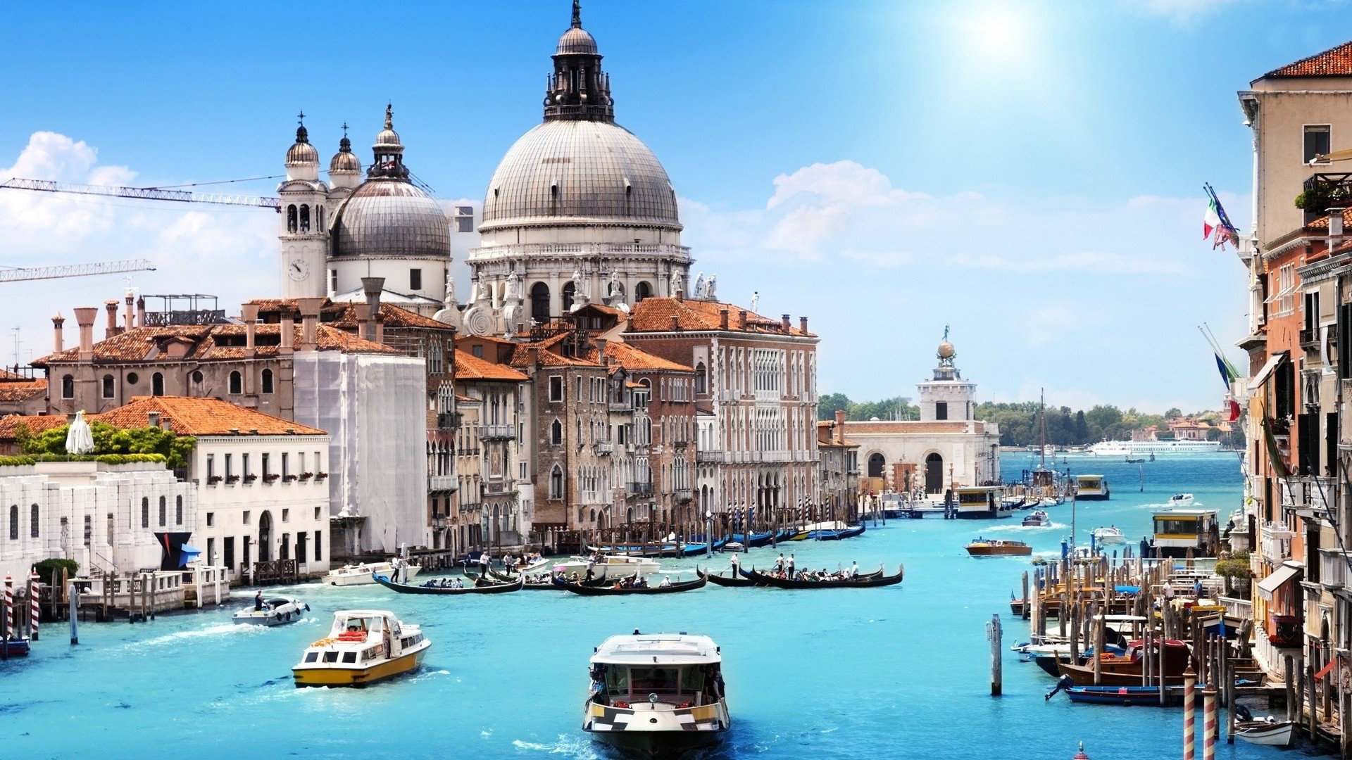 Venice Wonders: HD Wallpaper of Italy’s Iconic Cityscape