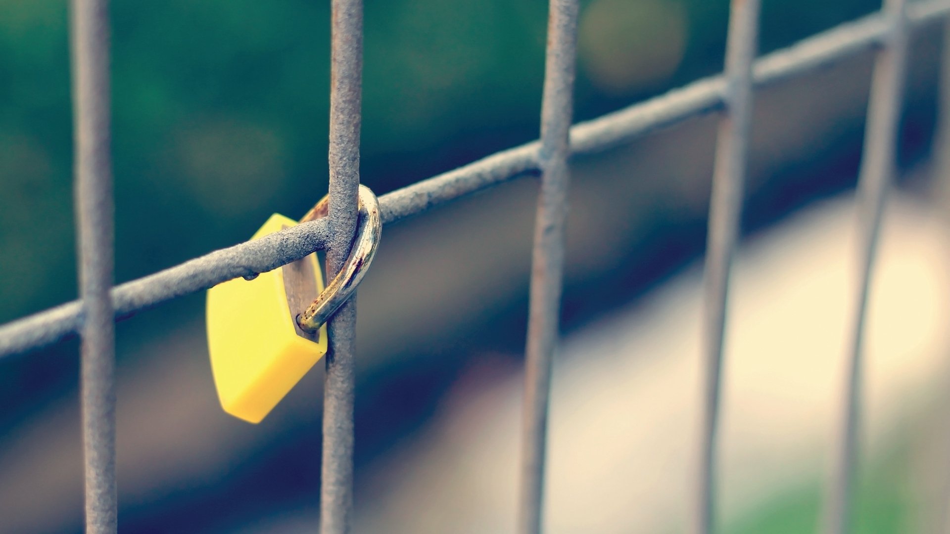 Download Man Made Padlock HD Wallpaper