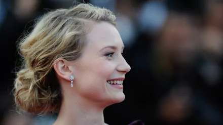 Celebrity Mia Wasikowska HD Desktop Wallpaper | Background Image