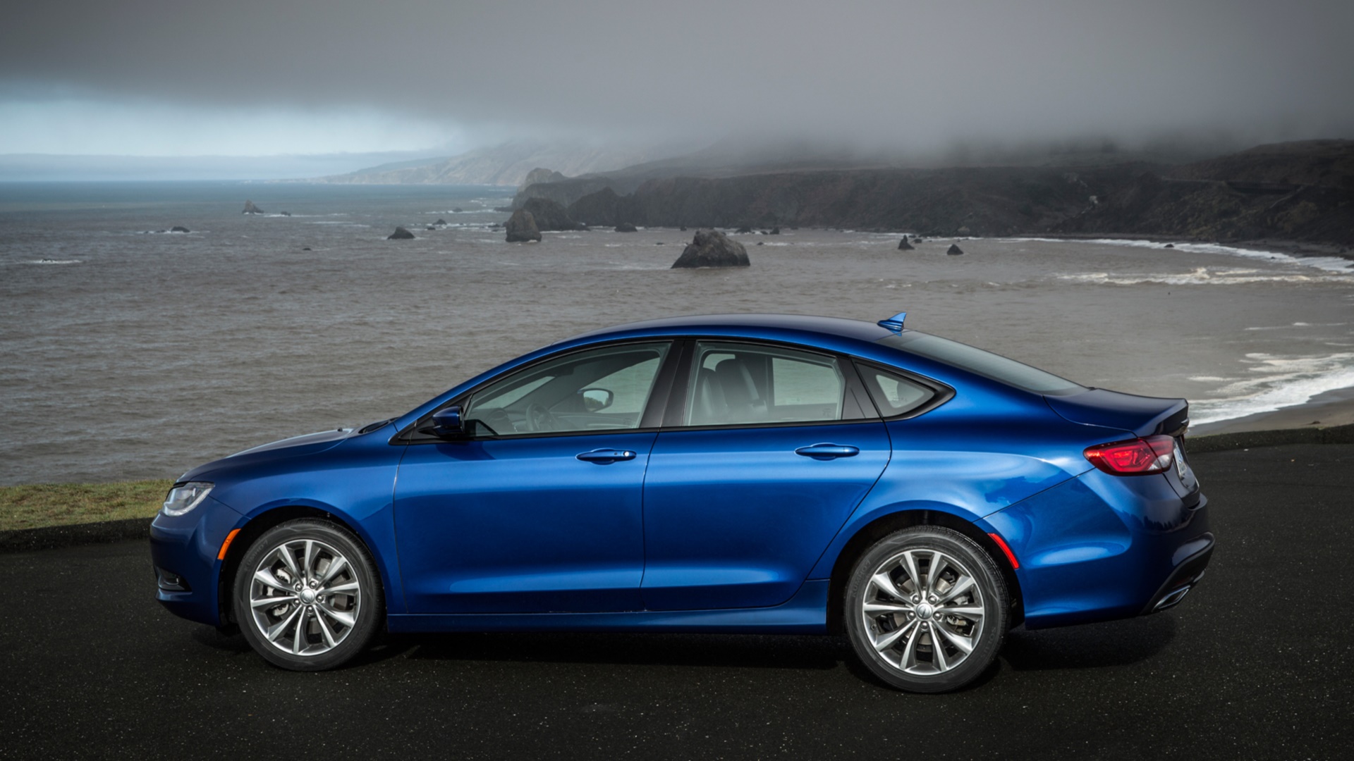 60+ Chrysler 200 HD Wallpapers and Backgrounds