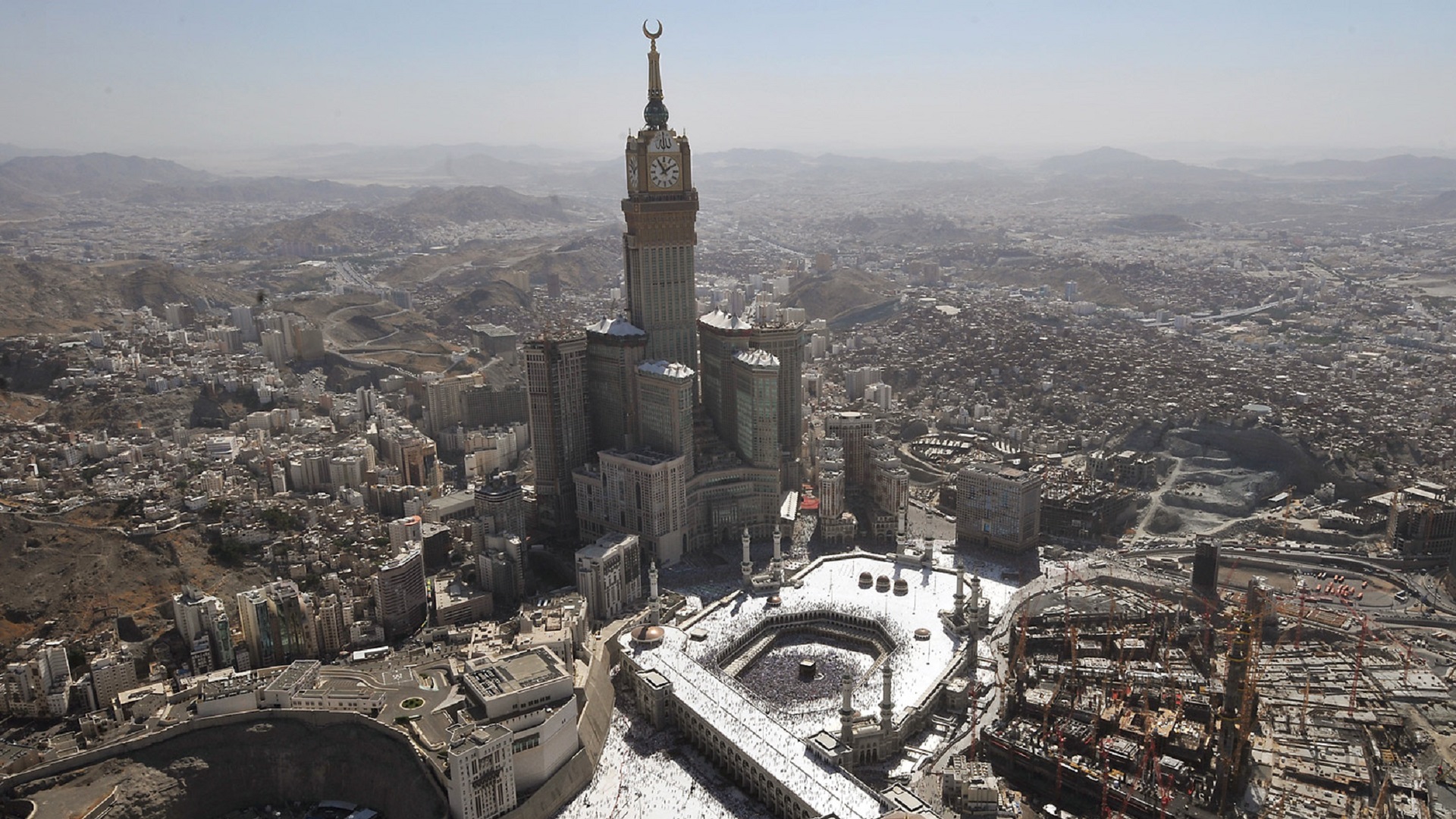 Stunning HD Wallpaper of the Mecca Clock Tower