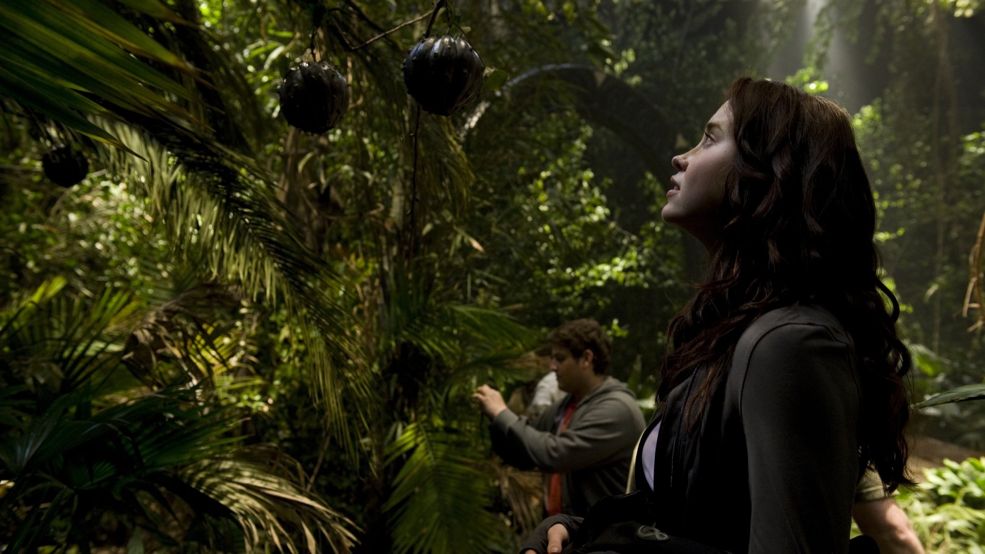 4K Ultra HD PC desktop wallpaper from the TV show Stargate Universe featuring characters exploring a dense, lush jungle environment.