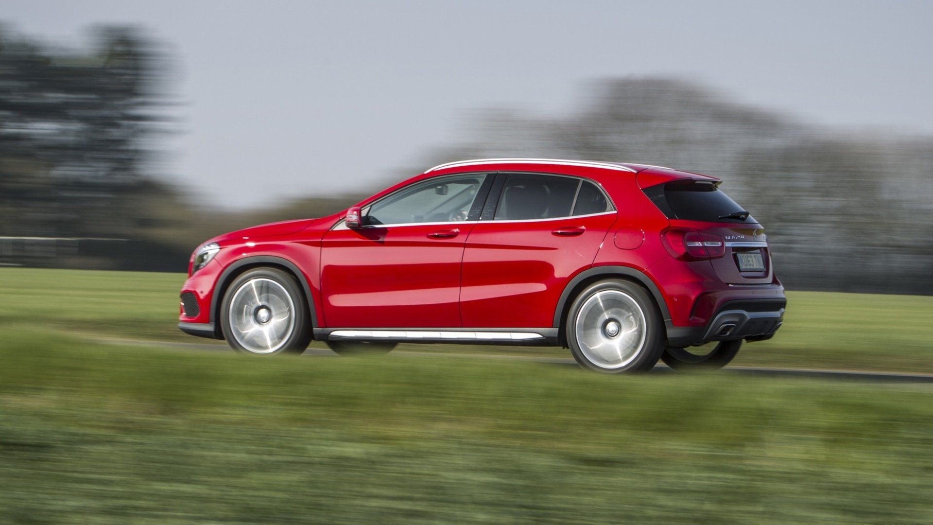 Download Vehicle Mercedes-Benz GLA-Class HD Wallpaper