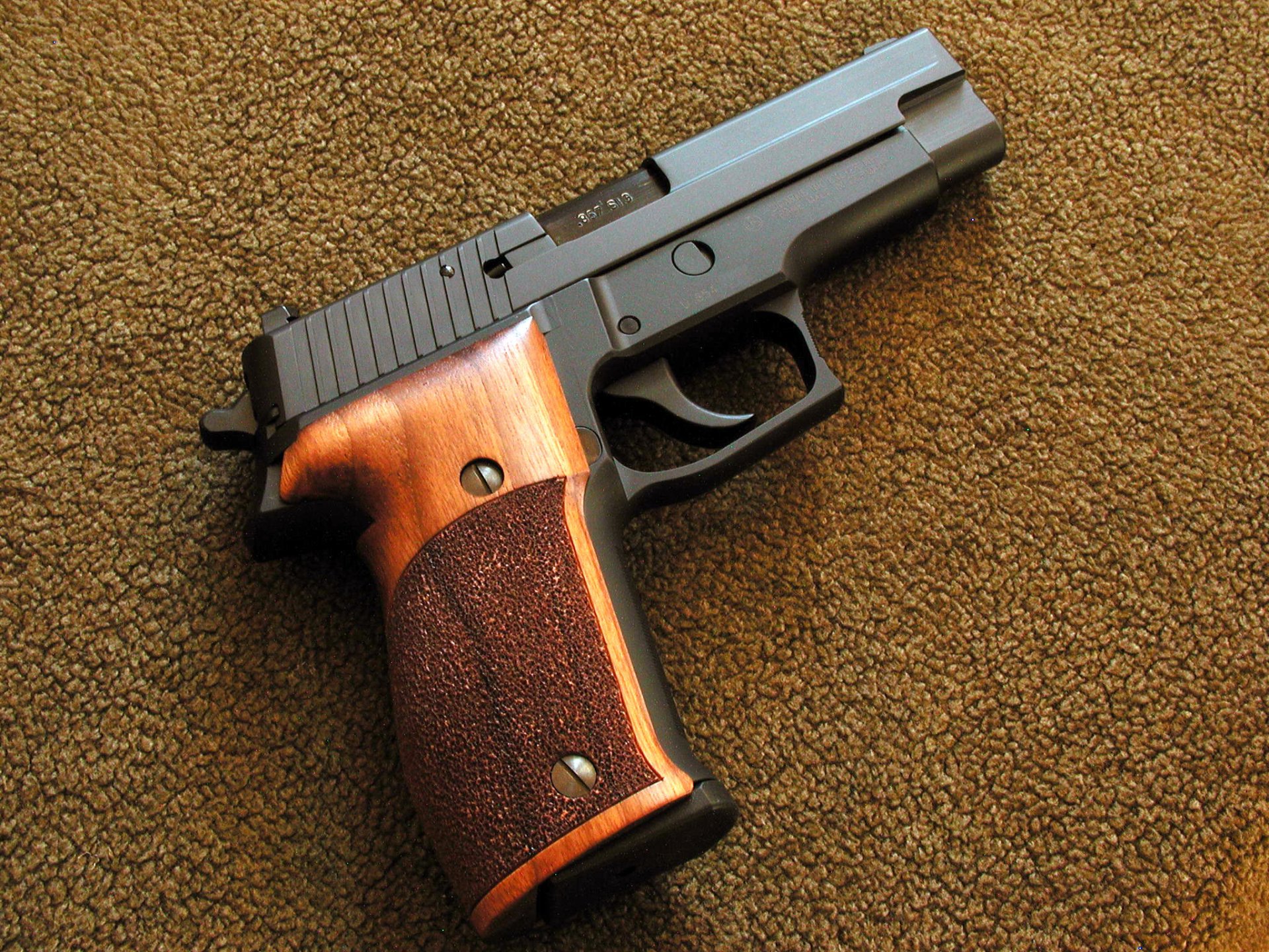 Download Man Made Sig Sauer P226 HD Wallpaper