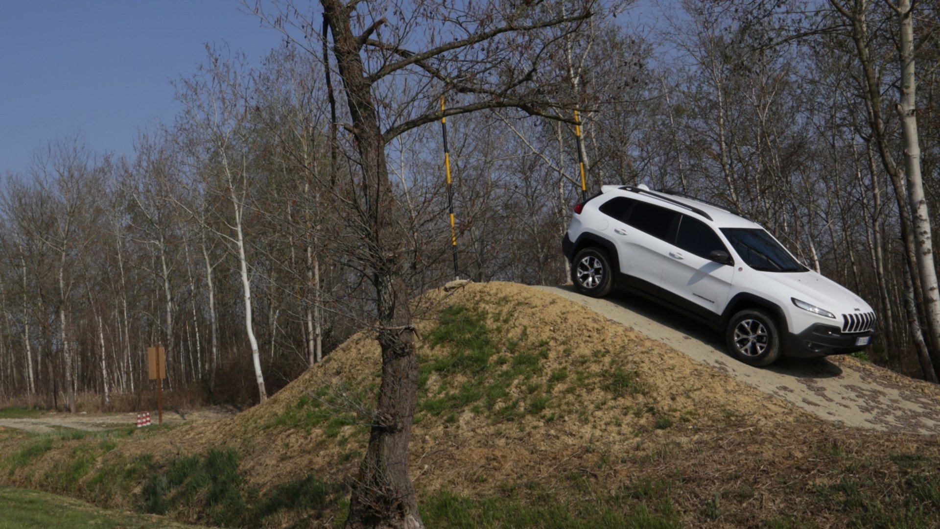 Download Vehicle Jeep Cherokee HD Wallpaper