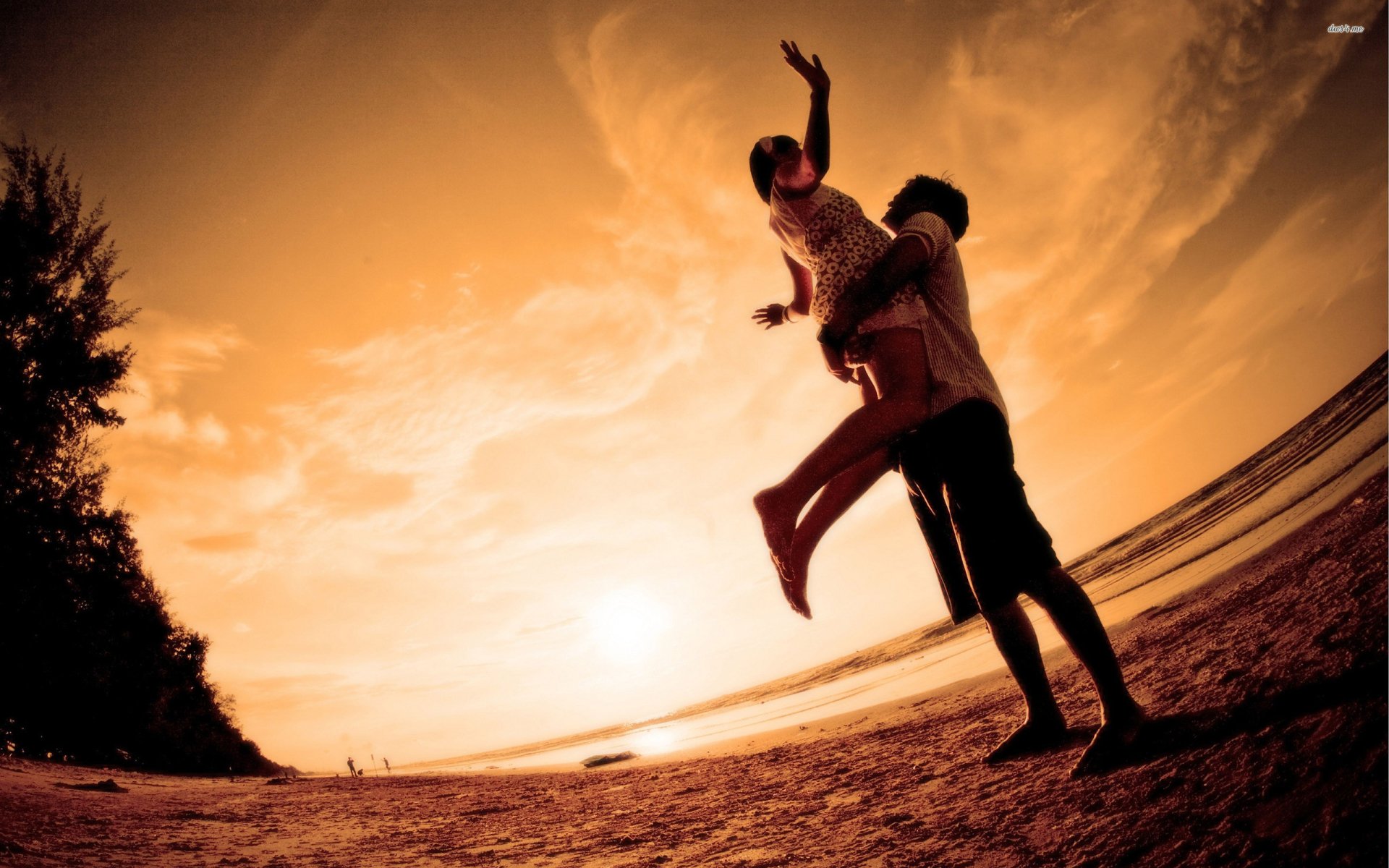 Sunset Embrace: Capturing Love in HD Photography