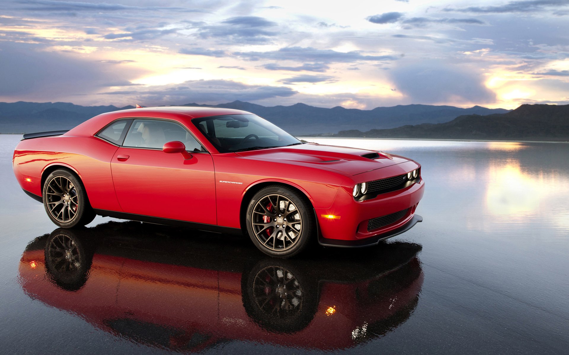 Dodge Challenger SRT Hellcat HD Wallpaper