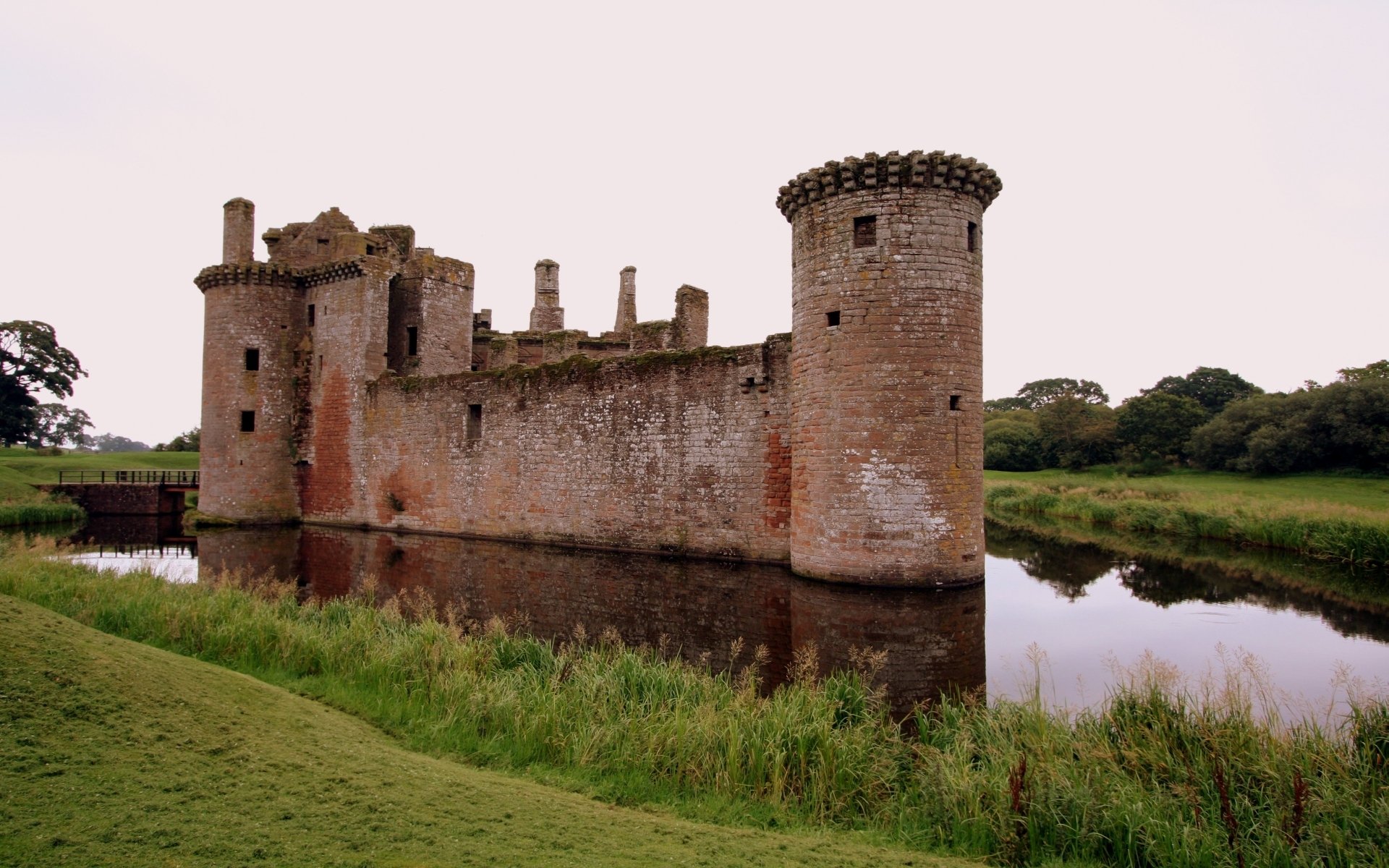 Caerlaverock Castle Шотландия