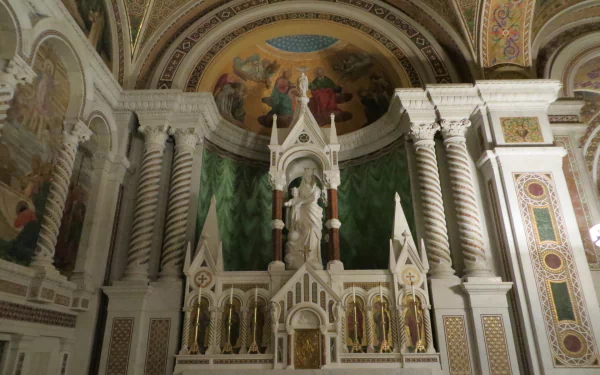 Ornate altar with twisted marble columns, gilded details and colorful mosaics beneath a vaulted ceiling inside the Cathedral Basilica of Saint Louis — HD PC desktop wallpaper/background.