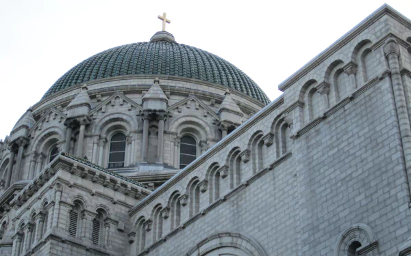 Religious view of the Cathedral Basilica of Saint Louis dome and ornate stone façade, presented as an HD PC desktop wallpaper and background.