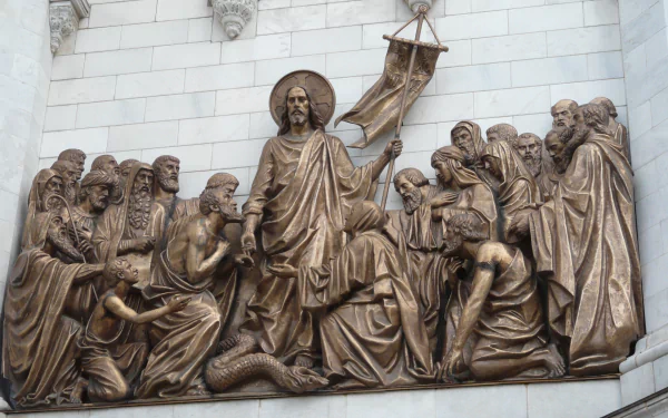 Bronze bas-relief of Christ and disciples on the Cathedral of Christ the Saviour façade, religious HD PC desktop wallpaper.