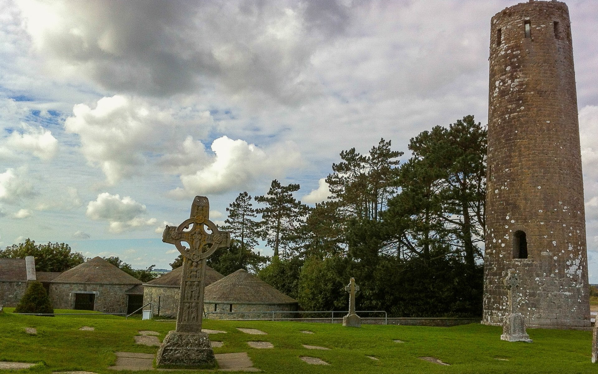 Download Monastery Cross Ireland Clonmacnoise Religious Clonmacnoise Monastery HD Wallpaper