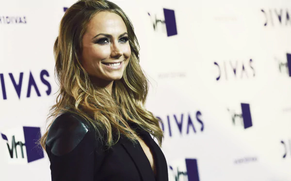 HD PC desktop wallpaper featuring celebrity Stacy Keibler smiling at a red carpet event with a backdrop displaying VH1 Divas branding.