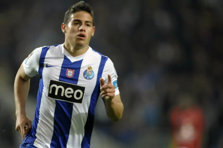 HD wallpaper of James Rodriguez in an FC Porto jersey during a match.