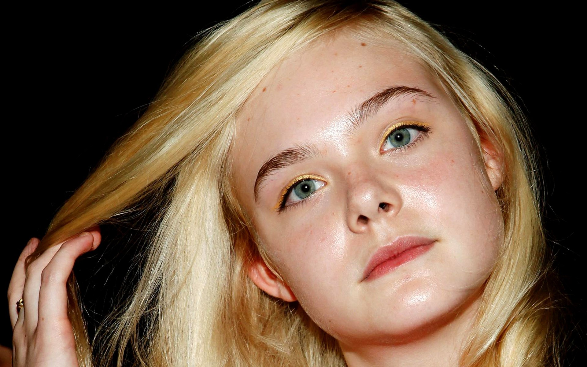 Elle Fanning Full Hd Wallpaper And Background Image 1920x1200 Id520757 