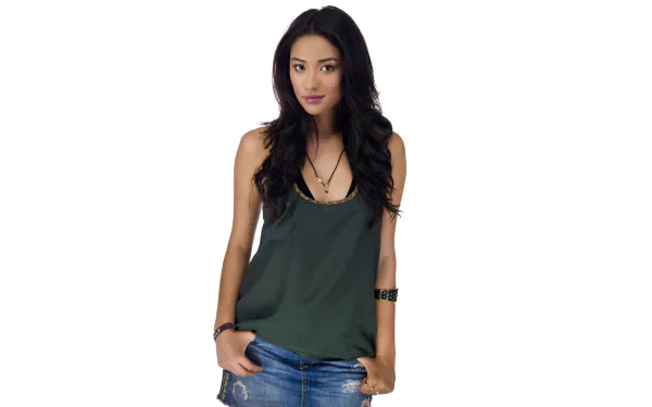 Canadian actress Celebrity Shay Mitchell HD Desktop Wallpaper | Background Image