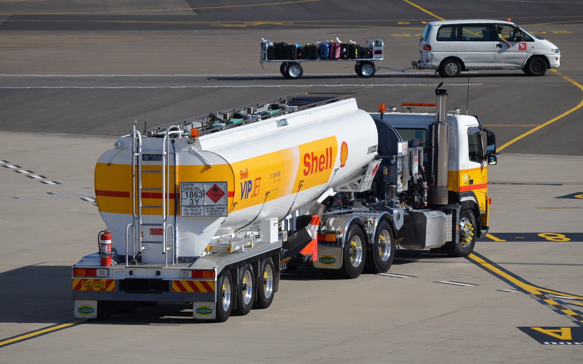 Shell VIP JET Tanker At Sydney Airport