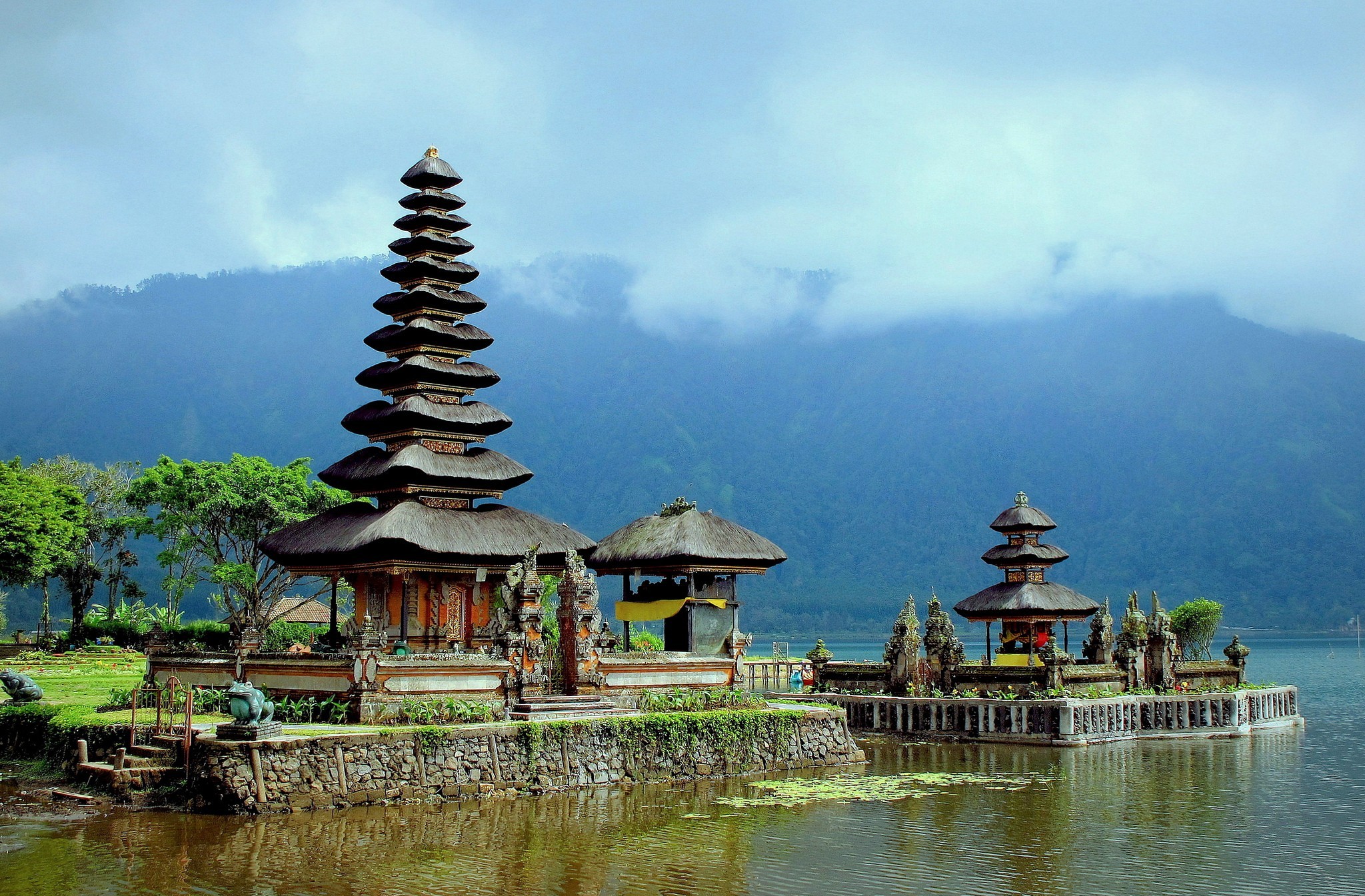 HD Wallpaper of Pura Ulun Danu Bratan, Bali's Serene Temple