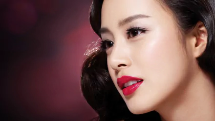 HD desktop wallpaper featuring a close-up portrait of Korean actress and celebrity Kim Tae-hee with flawless makeup and elegant styling.