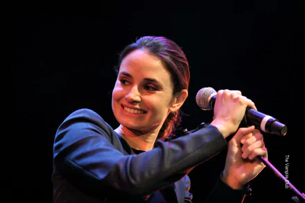 Celebrity Mía Maestro HD Desktop Wallpaper | Background Image