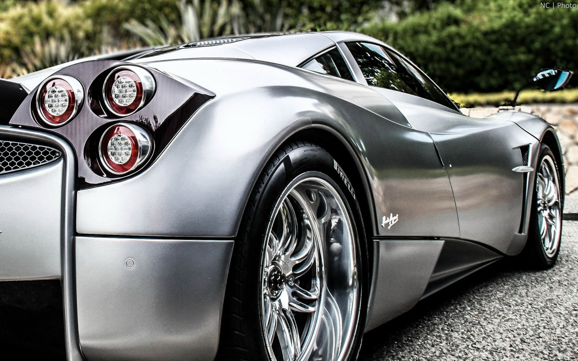 Download Vehicle Pagani Huayra HD Wallpaper
