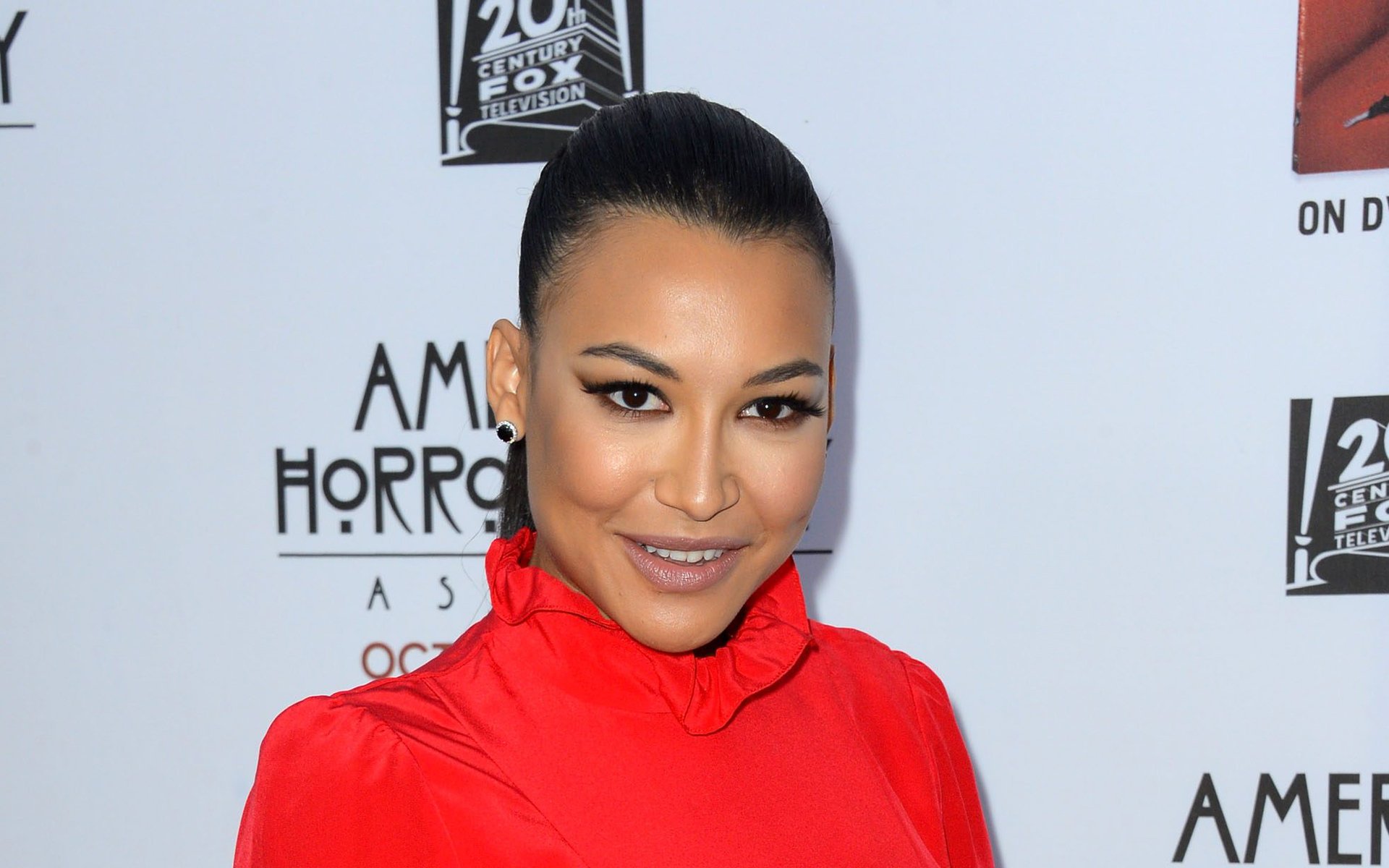Download American Actress Celebrity Naya Rivera HD Wallpaper