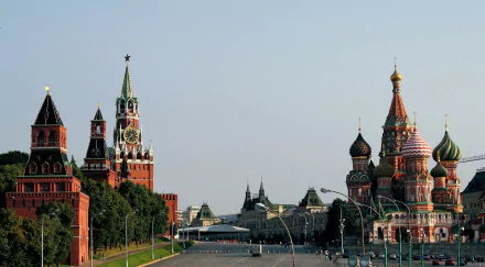 HD desktop wallpaper showcasing the Moscow Kremlin and Saint Basil's Cathedral in Russia under a clear sky.
