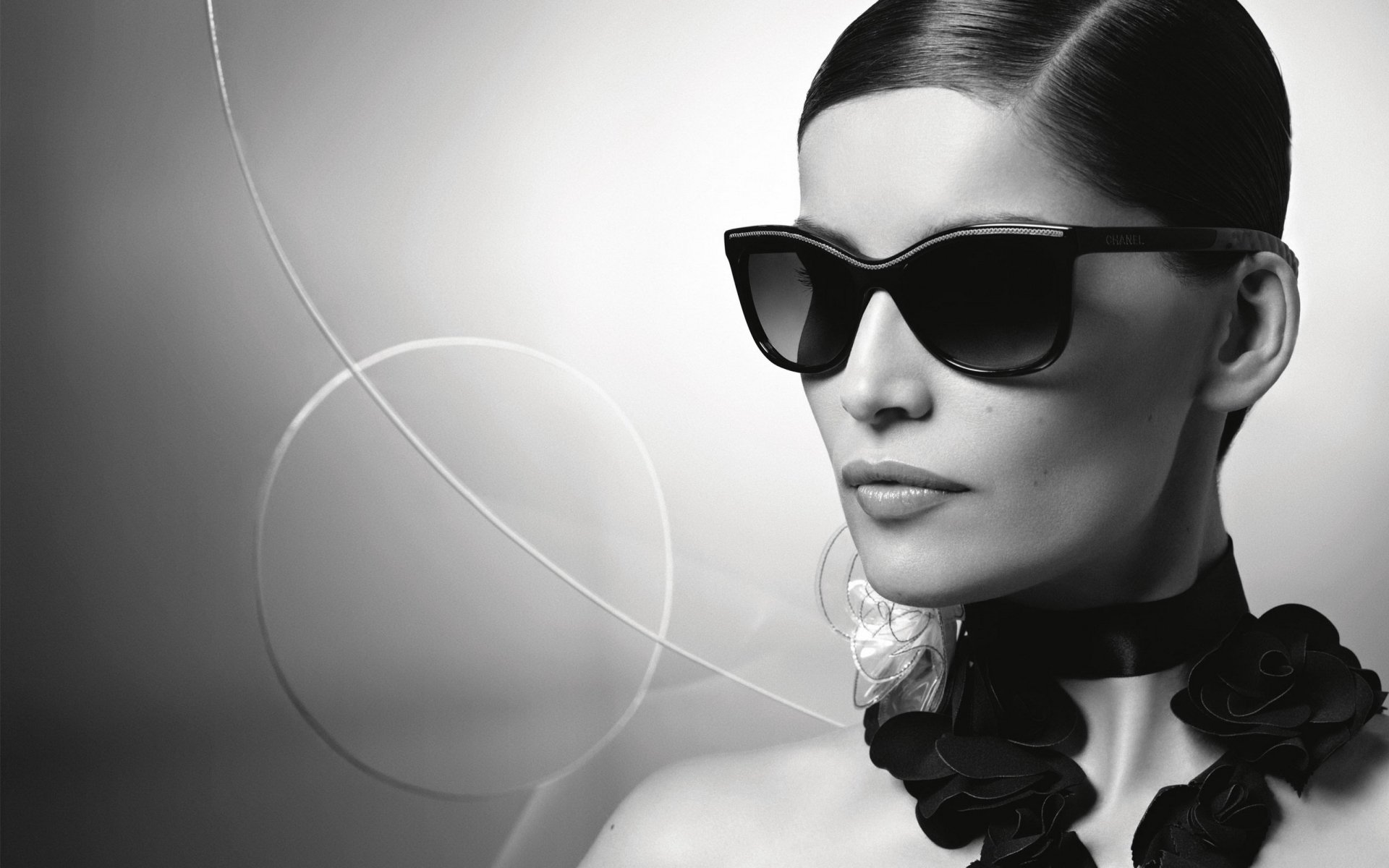 Download Model French Celebrity Laetitia Casta HD Wallpaper