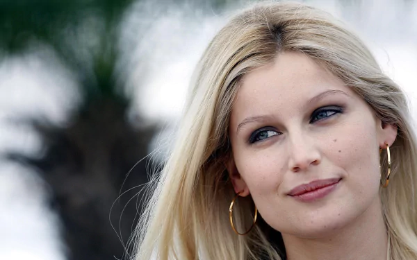 model French Celebrity Laetitia Casta HD Desktop Wallpaper | Background Image