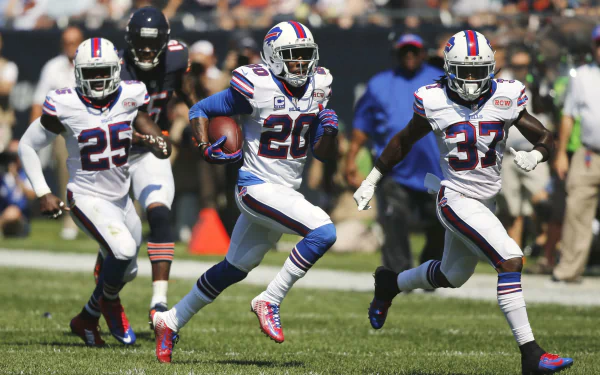 2K Quad HD PC desktop wallpaper: dynamic NFL game action—ball carrier racing downfield with defenders in pursuit; Chicago Bears sports-themed background.