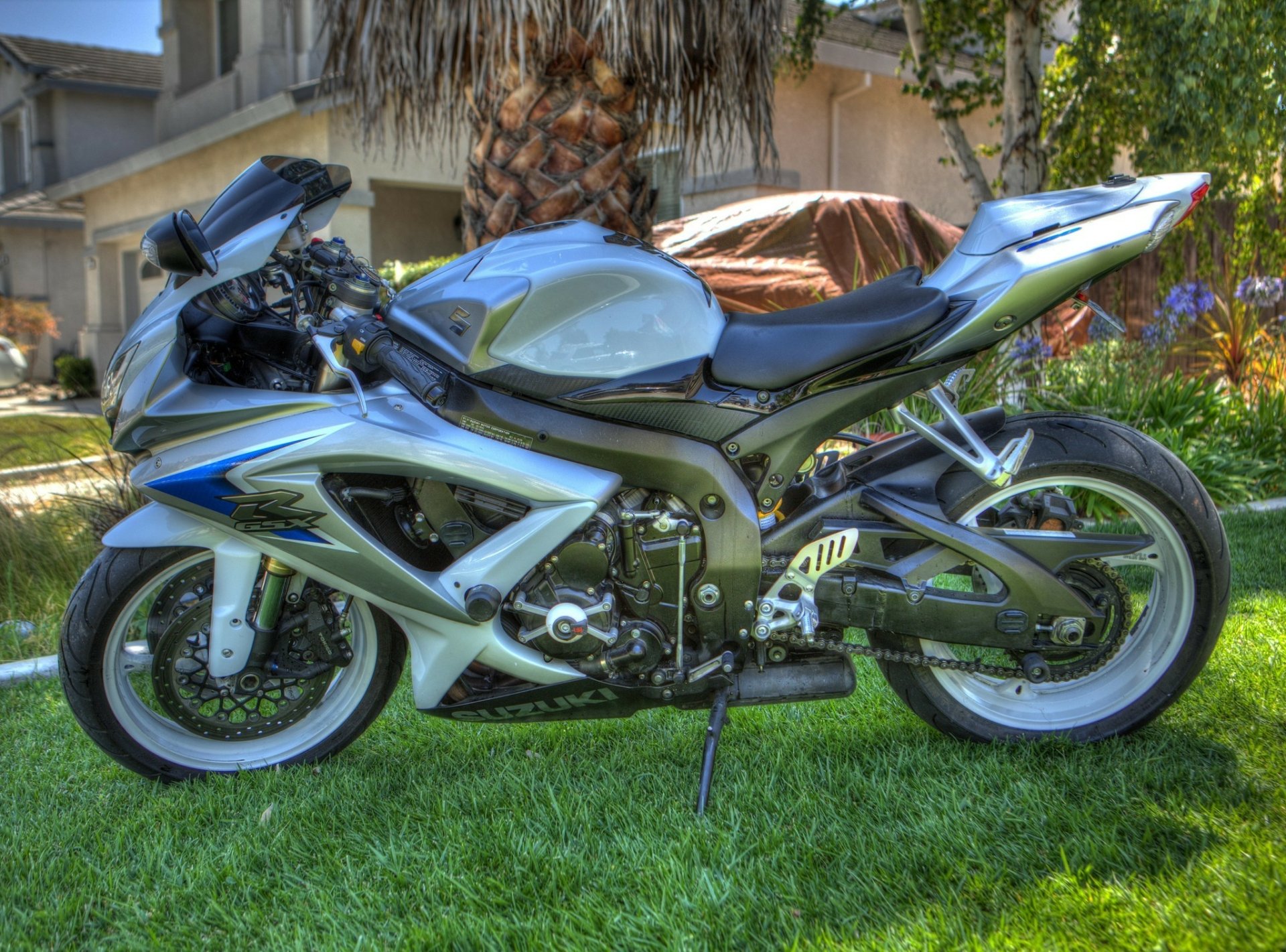 Download Bike Vehicle Suzuki GSXR HD Wallpaper