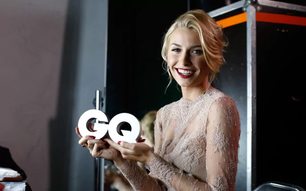 Smiling German model woman in a lace gown holds a GQ trophy backstage — 4K Ultra HD PC desktop wallpaper/background.