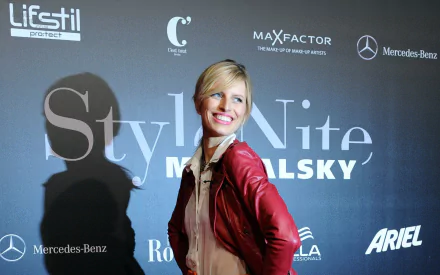 model Czech Celebrity Karolína Kurková HD Desktop Wallpaper | Background Image