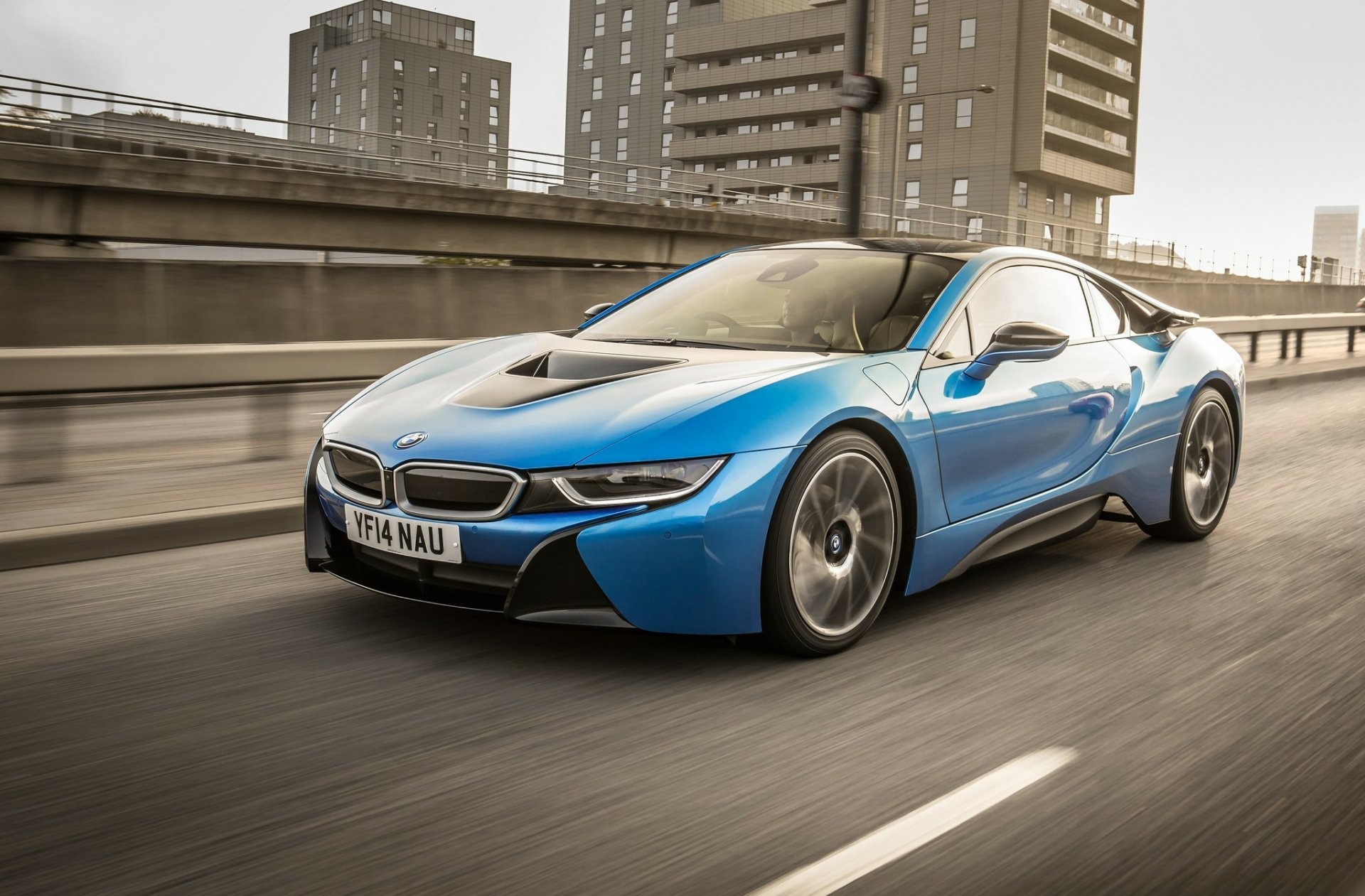 Электрокары BMW i8