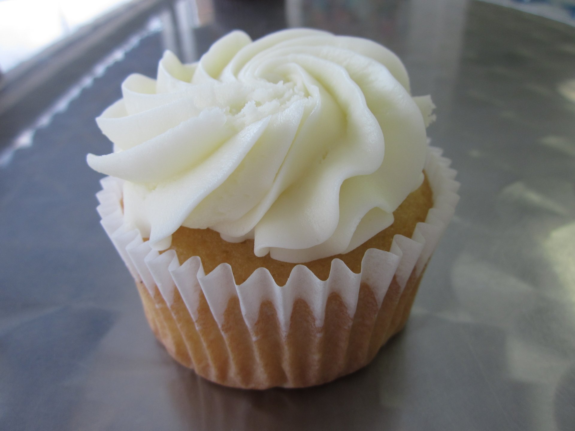 Download Food Vanilla Cupcake 4k Ultra HD Wallpaper