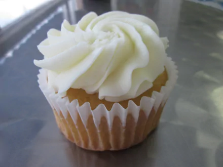 food vanilla cupcake HD Desktop Wallpaper | Background Image