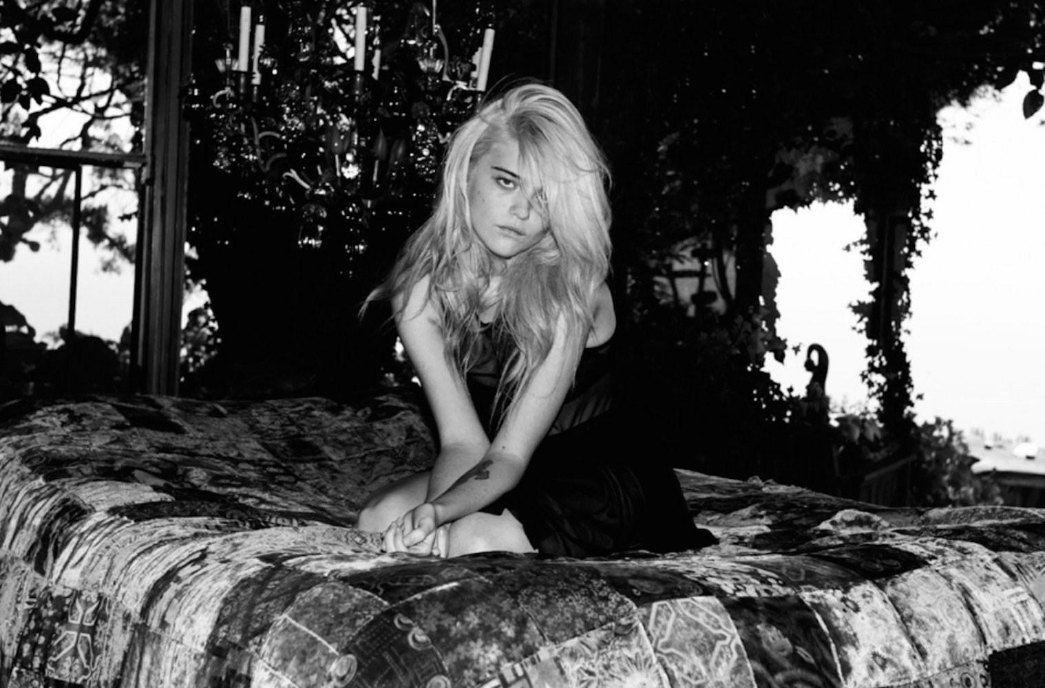 Download Music Sky Ferreira Wallpaper