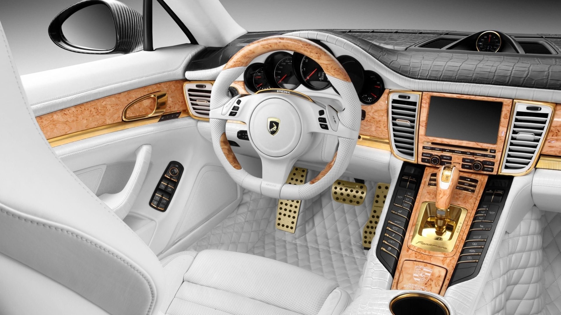 Download Vehicle Porsche Panamera HD Wallpaper