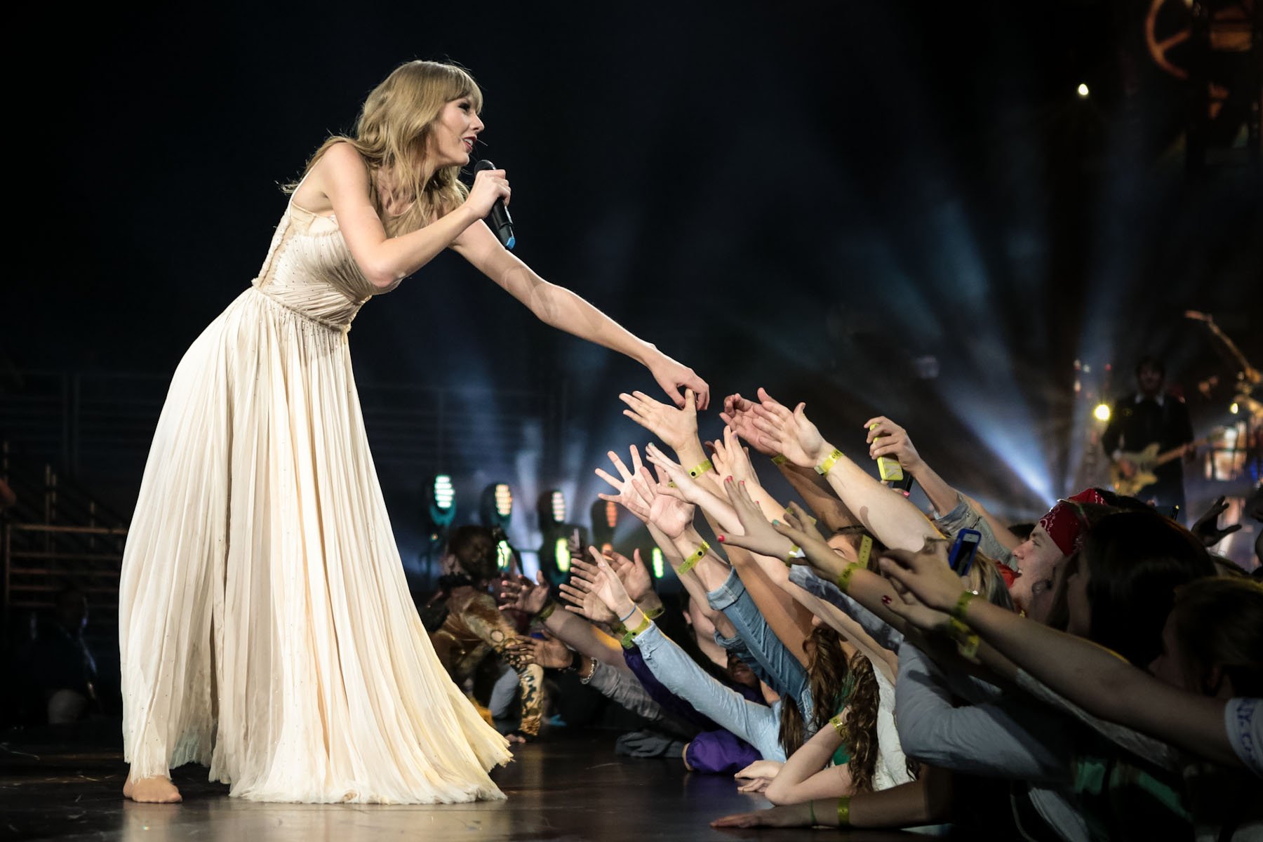 Download Music Taylor Swift Wallpaper
