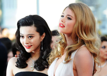 A stunning 4K Ultra HD wallpaper featuring celebrities Doutzen Kroes and Fan Bingbing, both smiling and showcasing their glamorous looks at a prestigious event.
