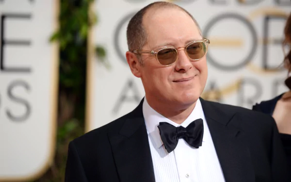 HD desktop wallpaper featuring a person at an awards event wearing sunglasses and a bow tie.