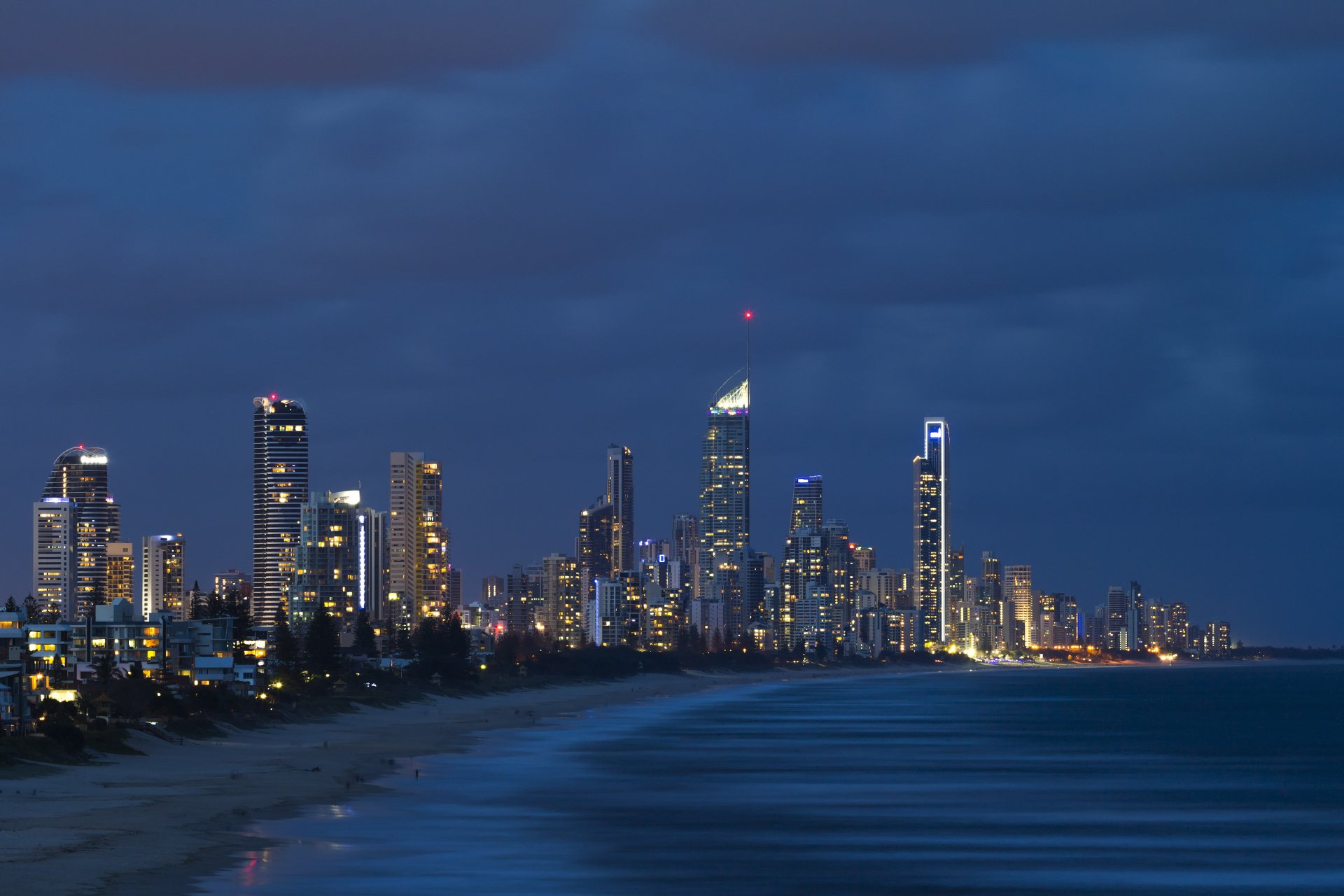 Download Twilight Evening Beach Australia Queensland Man Made Gold Coast 4k Ultra HD Wallpaper