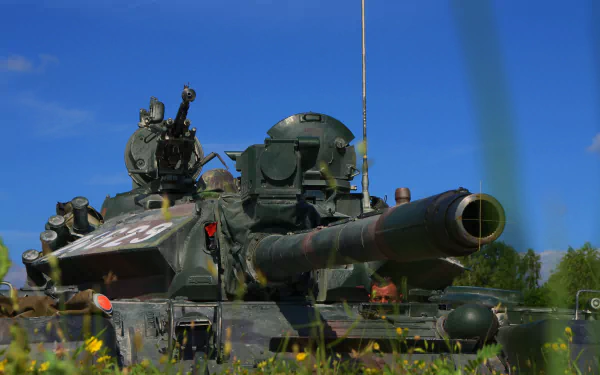 Close-up of a TR-85 main battle tank resting in a grassy field beneath a clear blue sky — military 4K Ultra HD PC desktop wallpaper.