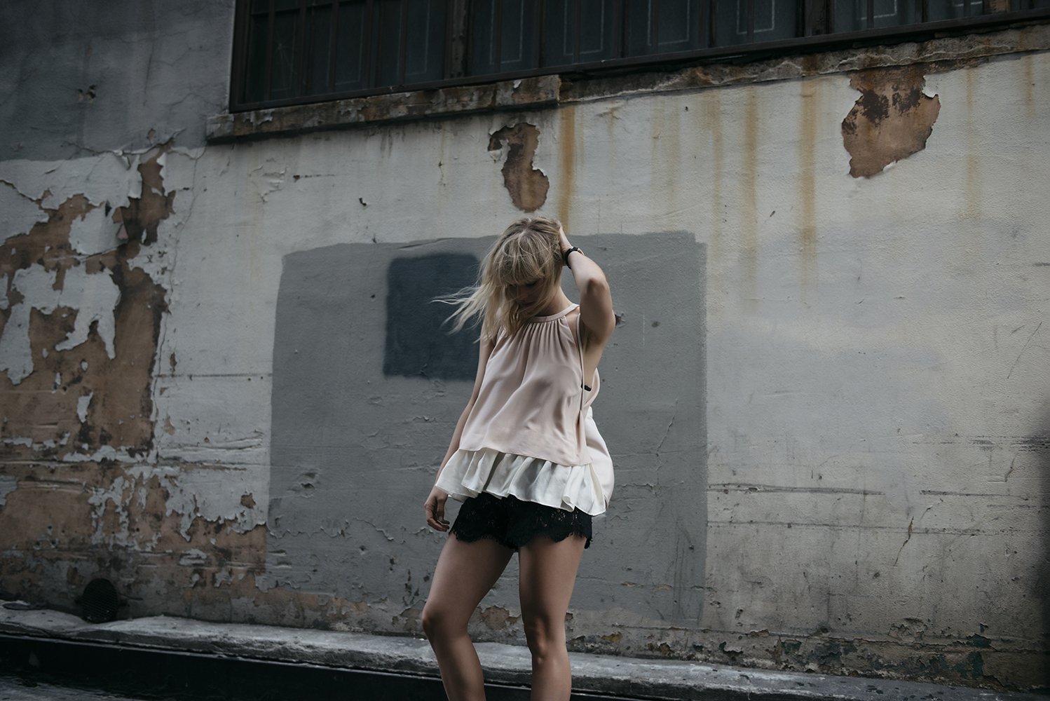 Download Woman Lisa Dengler Wallpaper