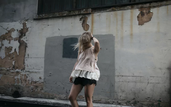 woman Lisa Dengler HD Desktop Wallpaper | Background Image